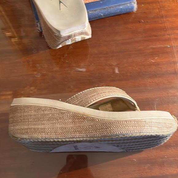 Volatile Platform Sandals - Picture 6 of 7